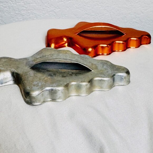 Vintage Christmas Tree Cookie Cutters w/Straps - Picture 2 of 4